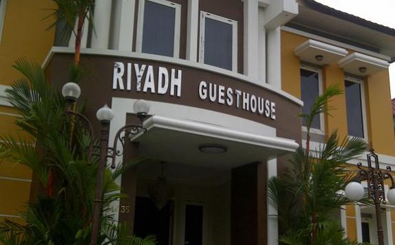 Eksterior di Riyadh Guest House Banjarbaru
