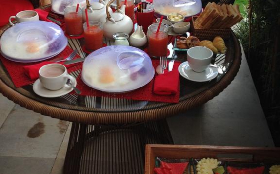 Food and beverages di Rouge Bali - Lounge Bar, Villas & Spa