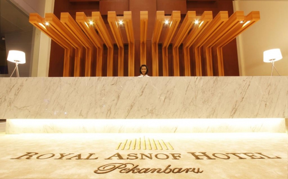 Receptionist di Royal Asnof Hotel Pekanbaru