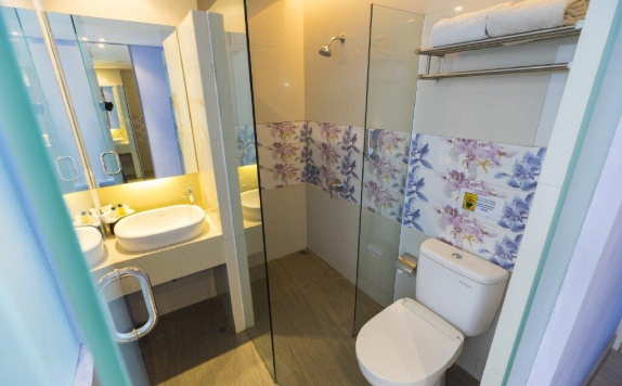 Bathroom di Royal City Hotel