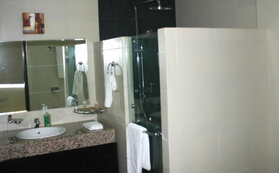 Bathroom di Royal Mamberamo Hotel