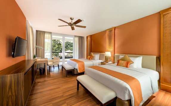 Tampilan Bedroom Hotel di Royal Tulip Saranam Resort And Spa