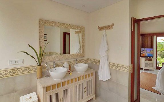 Bathroom at 1 bedroom di Royal Tulip Visesa Ubud
