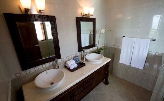 Bathroom di Royalty Villas