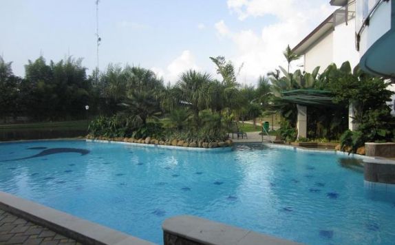 Swimming Pool di Rukun Senior Living Residence