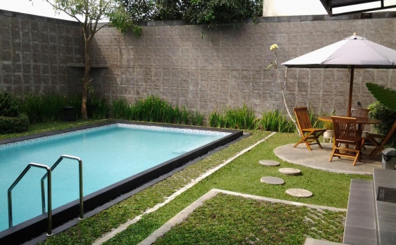 Swimming Pool di Rumah Anda Guesthouse