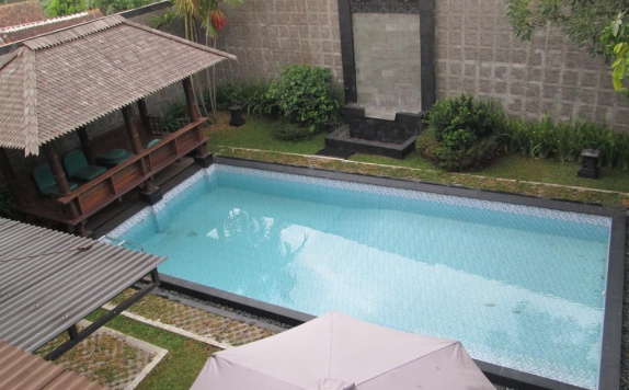 Swimming Pool di Rumah Anda Guesthouse