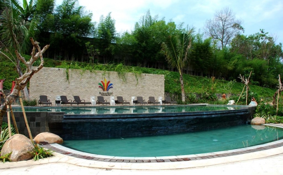 Swimming Pool di Rumah Kito Jambi