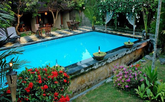 Swimming Pool di Rumah Mertua Yogya