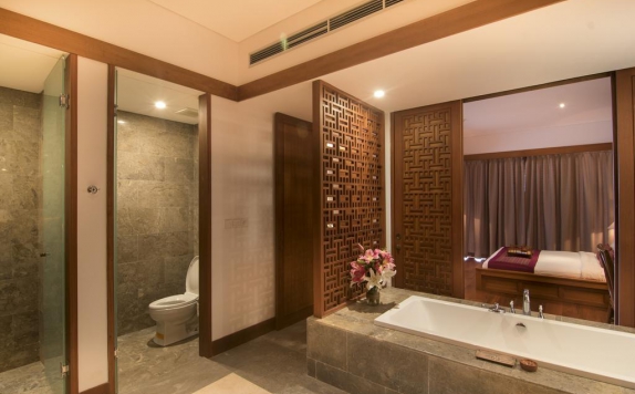 Tampilan Bathroom Hotel di Sadara Boutique Beach Resort