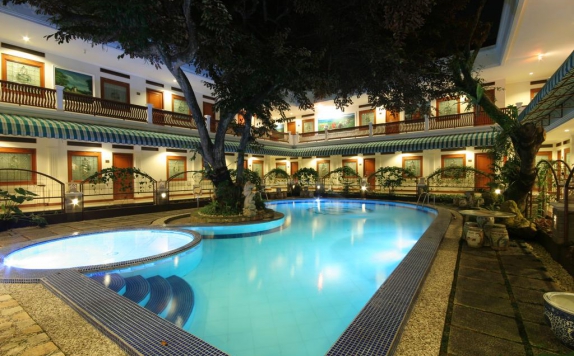 Swimming Pool di Sahira Butik Hotel