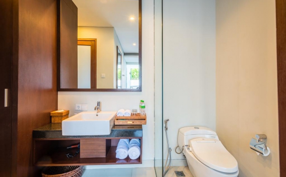 Bathroom di Samaja Beachside Villas