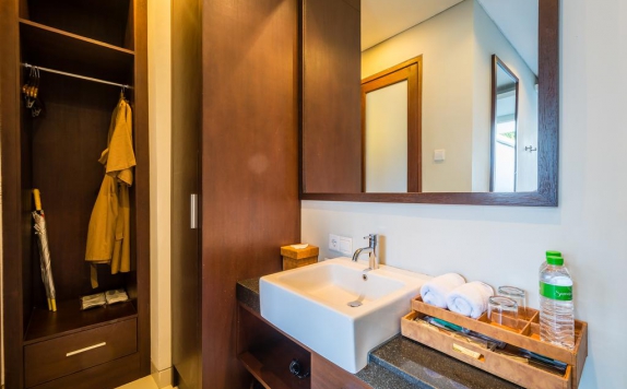 Bathroom di Samaja Beachside Villas