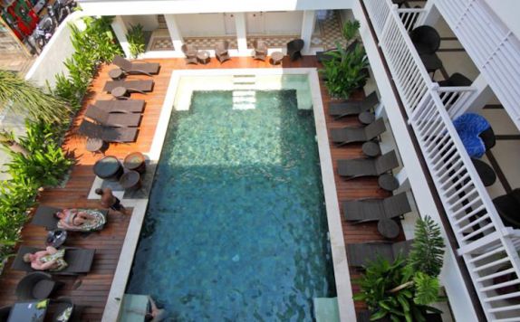 swimming pool di Samsara Inn