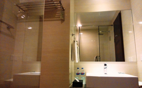 Tampilan Bathroom Hotel di Santika Premiere Gubeng
