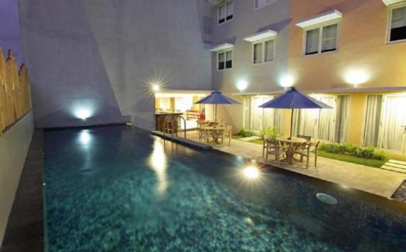 swimming pool di Santosa Bali City