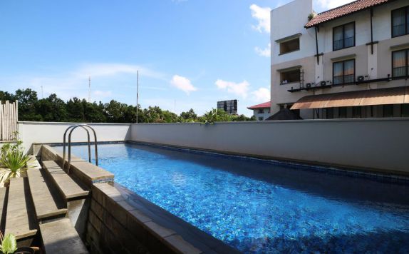 Pool di Santosa City Hotel