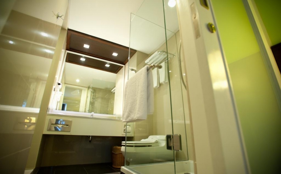 Tampilan Bathroom Hotel di Sanur Paradise Plaza Hotel