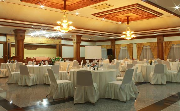 Meeting Room di Azana Sapta Nawa Resort 1