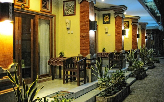 Tampilan Teras Hotel di Sayang Maha Mertha Hotel