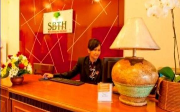 Tampilan Resepsionis Hotel di SBTH Boutique Hotel