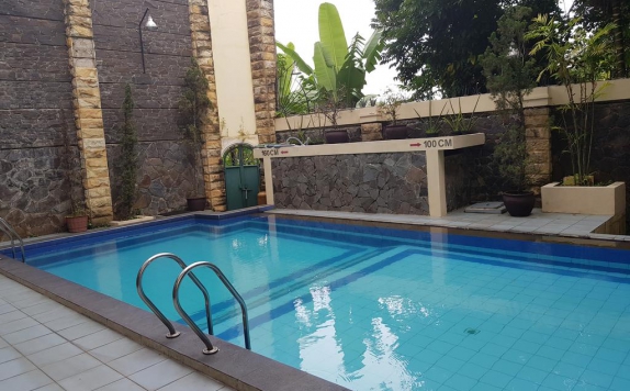 Swimming pool di Scarlet Dago Bukit Pakar