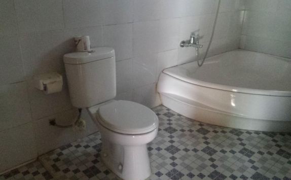 bathroom di Segara Hotel & Restaurant