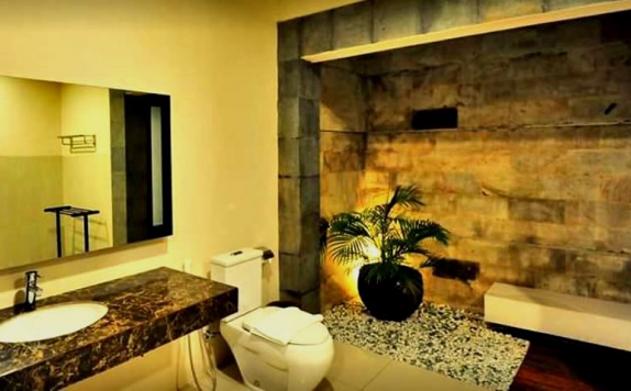 Bathroom di Sekuro Village Beach Resort