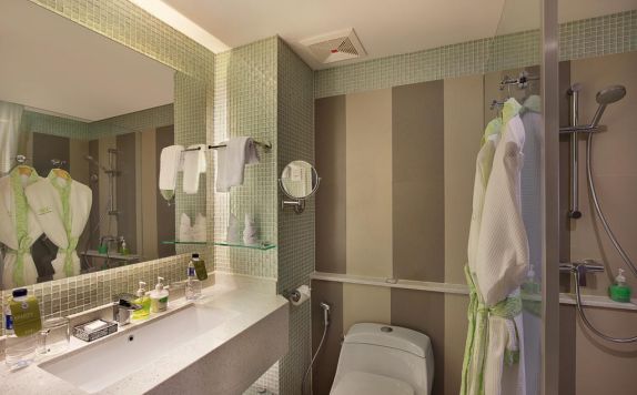 Bathroom di SenS Hotel and Spa Conference Ubud Town Centre