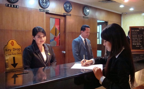 Receptionist di Sentral Jakarta