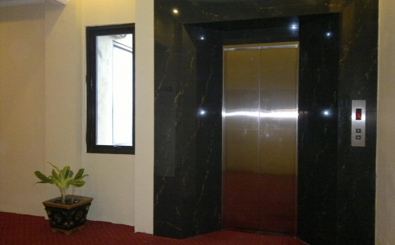 Fasilitas Elevator Hotel di Sepinggan Hotel