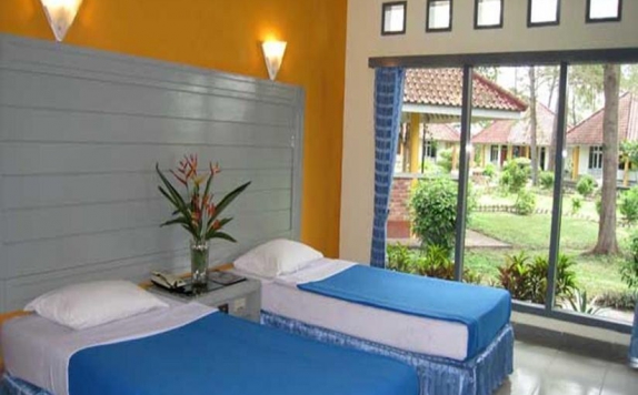 guest room twin bed di Serrata Terrace Hotel