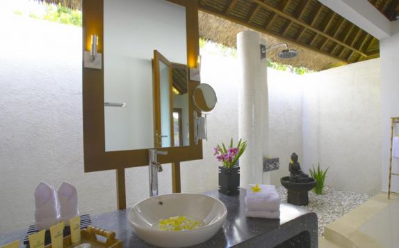 Bathroom di Siddhartha Ocean Front Resort & Spa