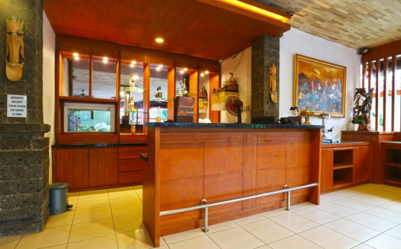 Receptionist di Sinar Bali Hotel