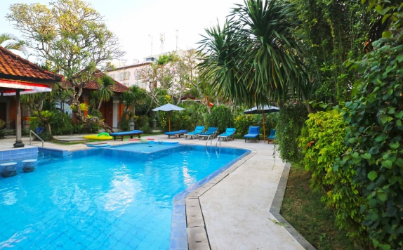 Swimming Pool di Sinar Bali Hotel