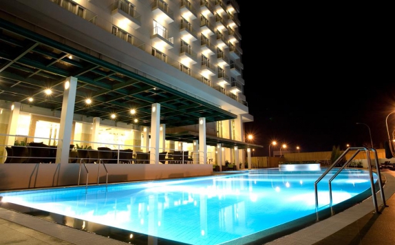 Swimming pool di Sintesa Peninsula Hotel