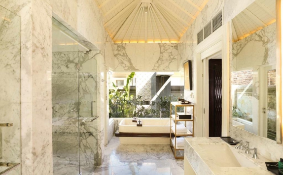 Bathroom di Sofitel Bali Nusa Dua Beach Resort