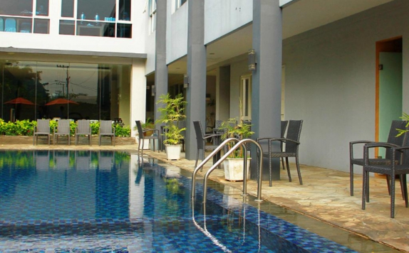Swimming Pool di Solaris Malang