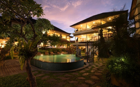 swiming pool di Sri Phala Resort and Villa