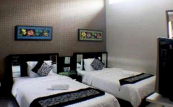 guest room twin bed di Sri Ratu Villa & Boutique Hotel