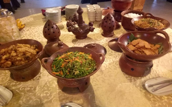 Food and Beverage di Sri Wedari Hotel