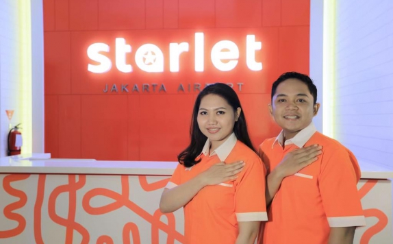 Receptionist di STARLET Hotel Jakarta Airport