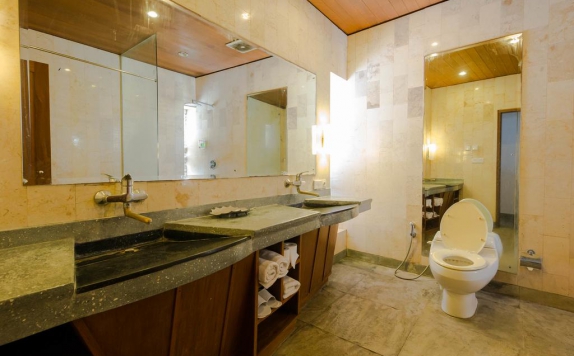 bathroom di Suarti Resort, Villas & Gallery