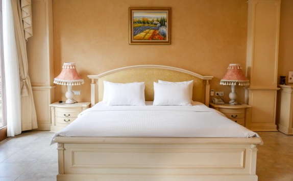 Tampilan Bedroom Hotel di SUSAN Spa & Resort
