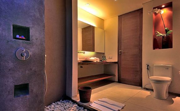 bathroom di Svarga Resort