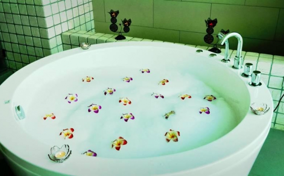 Tampilan Bathroom Hotel