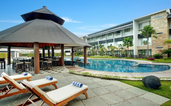 swimming pool di Swiss-Belhotel Borneo Banjarmasin
