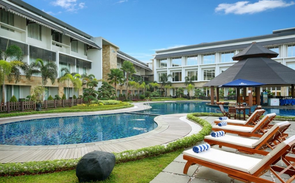 swimming pool di Swiss-Belhotel Borneo Banjarmasin