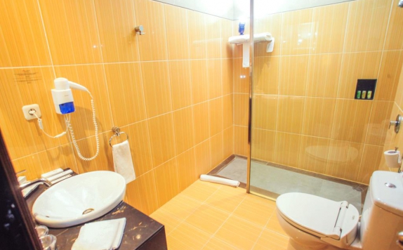 bathroom di Swiss-Belhotel Kendari