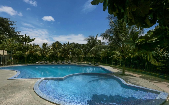 Swimming Pool di Swiss-Belhotel Lampung